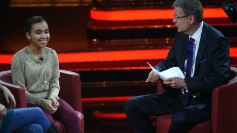 Сълзите помагат: Момичето, разплакало се пред Меркел, остава в Германия 