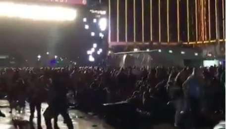 Неизвестен откри огън до казино в Лас Вегас*