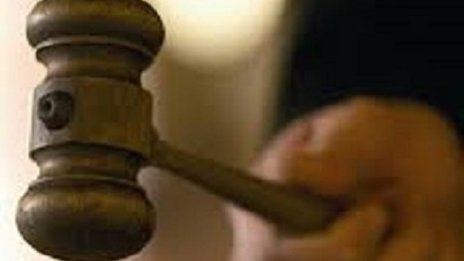 Зад решетките: 18-годишен, блудствал с 14-годишен!?