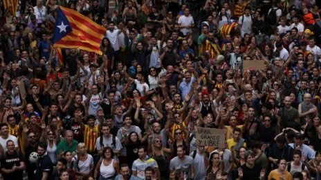 Каталуния протестира и стачкува, Мадрид негодува 