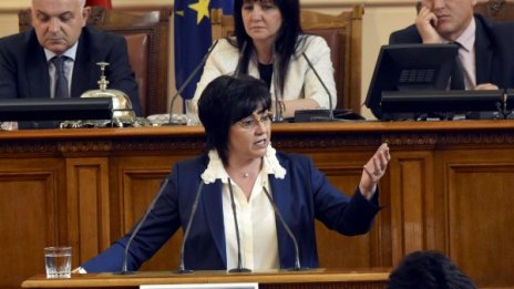 В БСП с вот: "Добрев, иди си!". Но Елена Йончева &ndash; не!