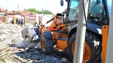 Бутат 18 постройки в ромската махала в Асеновград