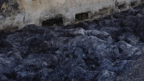 Дете причини пожар в стопански двор