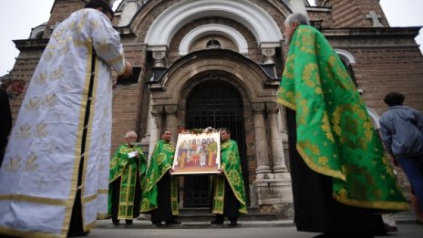 Глад за свещеници! Те са само 800, мнозина напускат България