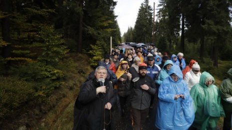 Хиляди полски католици се събраха и се помолиха за мир по света
