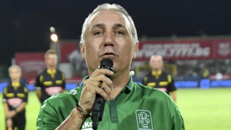 Испания ни връща Стоичков, не иска да е почетен консул в Барса