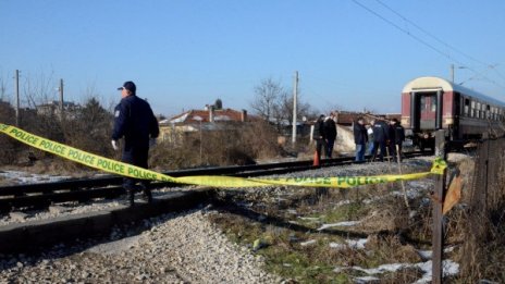 Влак блъсна и уби мъж край Нова Загора