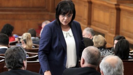 Нинова видя "кризисен пиар" в разрешението на кризата с "Емко"