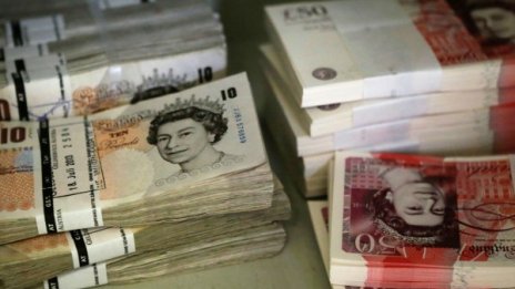 4550 паунда - под черджето за ало апашите