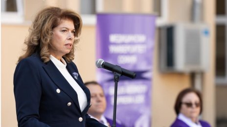 Йотова пред студенти: AI не може да замени надеждата, която лекарят дава
