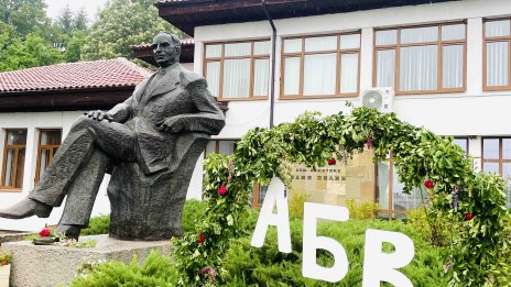 "Полетът на книгите": Книги, които преминават от ръка в ръка, град в град, сърце в сърце