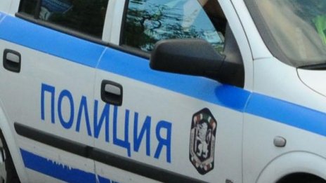 Шофьор на камион се поразсея, блъсна две коли 