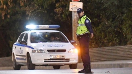 18-годишен шофьор помете пешеходци, един загина на място