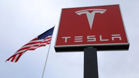Проблеми в Tesla? Компанията уволни 400 служители