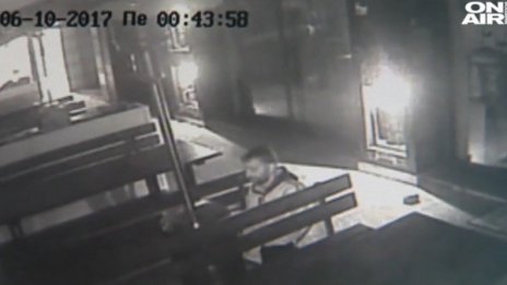 В мрежата: Нагъл апаш отмъква газова бутилка от пицария