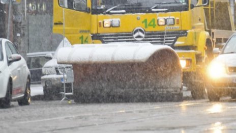 В очакване: 3 000 снегорина готови да ловят снежинките 