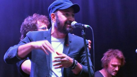Стефан Вълдобрев: Раздавам се еднакво и пред 15, и пред 15 000 души