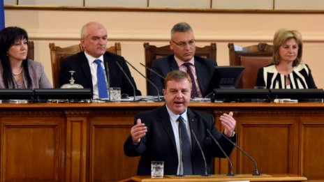 Каракачанов съзря дестабилизация в искането на оставка на Симеонов