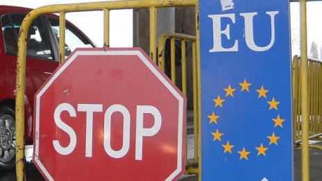 Подкупните митничари от "Малко Търново" - вкъщи