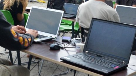 Умните градове превръщат хората в прозрачни стъкла