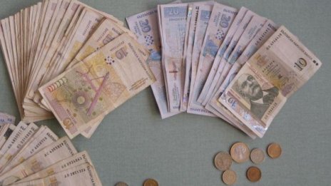 86-годишен брезничанин "изгоря" с 8 000 лв.