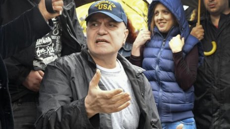 Дъждът – най-големият враг на държавата, беснее Слави
