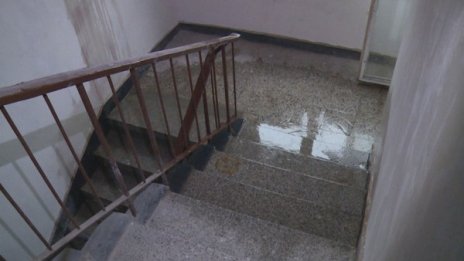 Ремонт, саниране, а накрая – дъжд  и от тавана капе