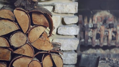 С парно, газ или дърва: Как е най-изгодно да се топлим зимата?