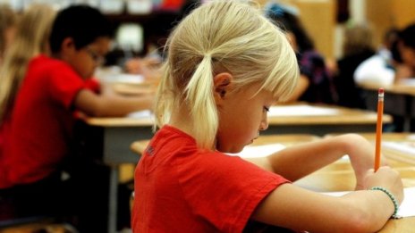 МОН: Повече пари за психолози и педагози, но такива &ndash; липсват