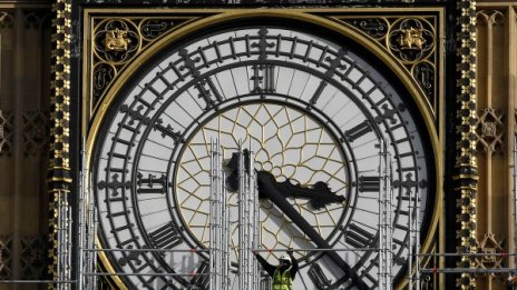 ЕК ще умува дали да отменя лятното часово време