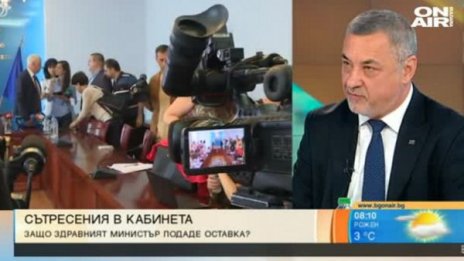 Според Симеонов: Икономически интереси стоят зад оставката на Петров