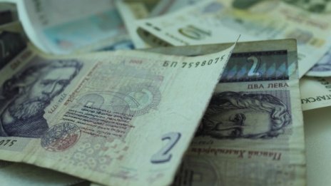 Две баби от Добрич хвърлиха хилядарки за ало апаши