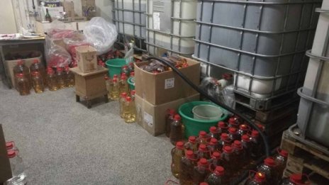 Находка в Пловдивско: 300 000 литра нелегален алкохол