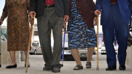 След 50 години брак шест двойки подновиха обета си