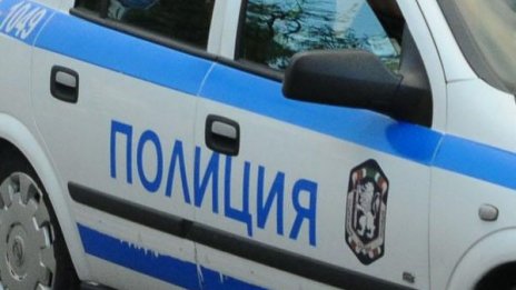 Наркоман намушка в корема с нож момиче в Разград