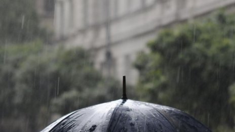 Облачността се увеличава утре, на места ще превали