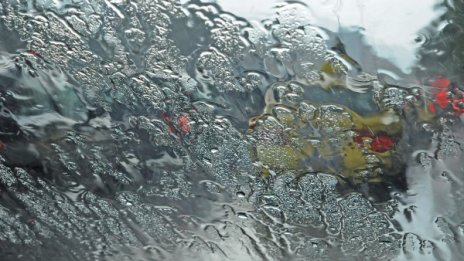 Дъжд, облаци... Не забравяйте чадърите и утре