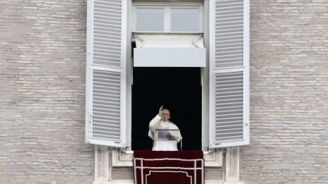 Папа Франциск: Без телефони и снимки по време на литургия