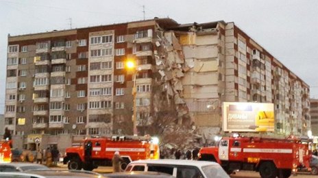 Взрив срина 9-етажен блок в Русия, има жертви и ранени