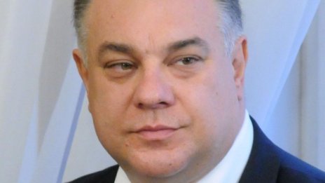 Д-р Ненков: Вярно е, политик и муха се убиват с вестник!