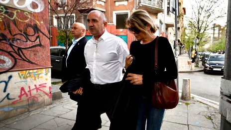 Вучич поздрави Радев за победата му в парламентарните избори