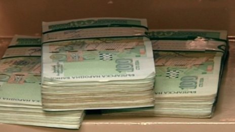 Две баби в полицейска операция, разделиха се с над 4 бона 