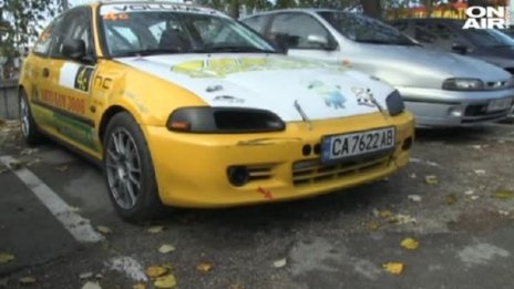 Гонка между полицаи и автомобилен състезател в Русе
