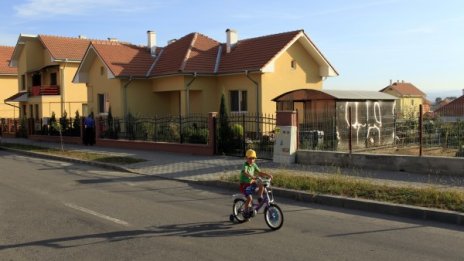Самотните деца на Румъния – когато майките им са на гурбет