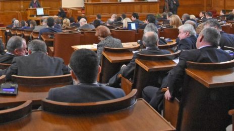 БСП и ДПС извън залата. Парламентът с кворум от втория опит