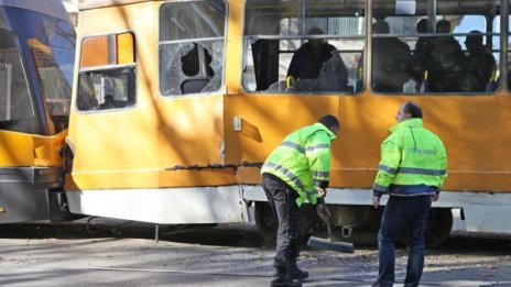 Два трамвая се удариха, трима &ndash; прегледани в болница