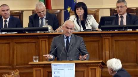 Депутатите решават: Остава ли Главчев шеф на парламента