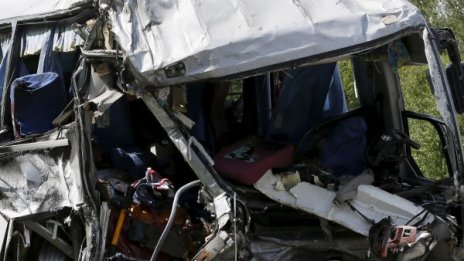 15 жертви на сблъсък на автобус и камион в Русия