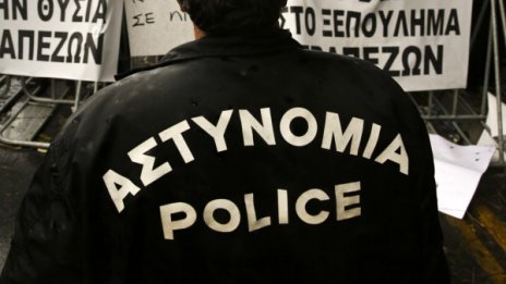 Откриха българин със забит нож в гърдите в Кипър