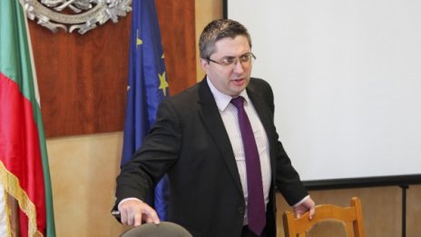 МРРБ оправя пътища и сменя знаци, но парите не достигат